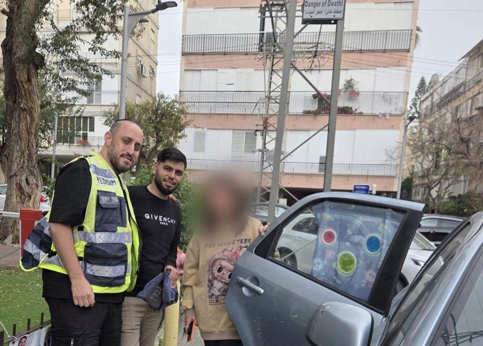 תינוק ננעל ברכב לעיני אימו במרכז חולון