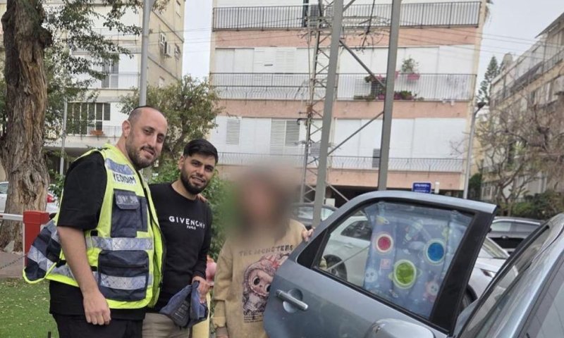 תינוק ננעל ברכב לעיני אימו במרכז חולון