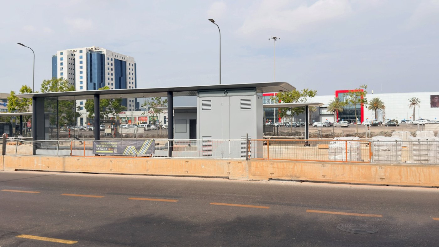 הוצבו תחנות ראשונות של הקו הירוק בחולון וראשון לציון