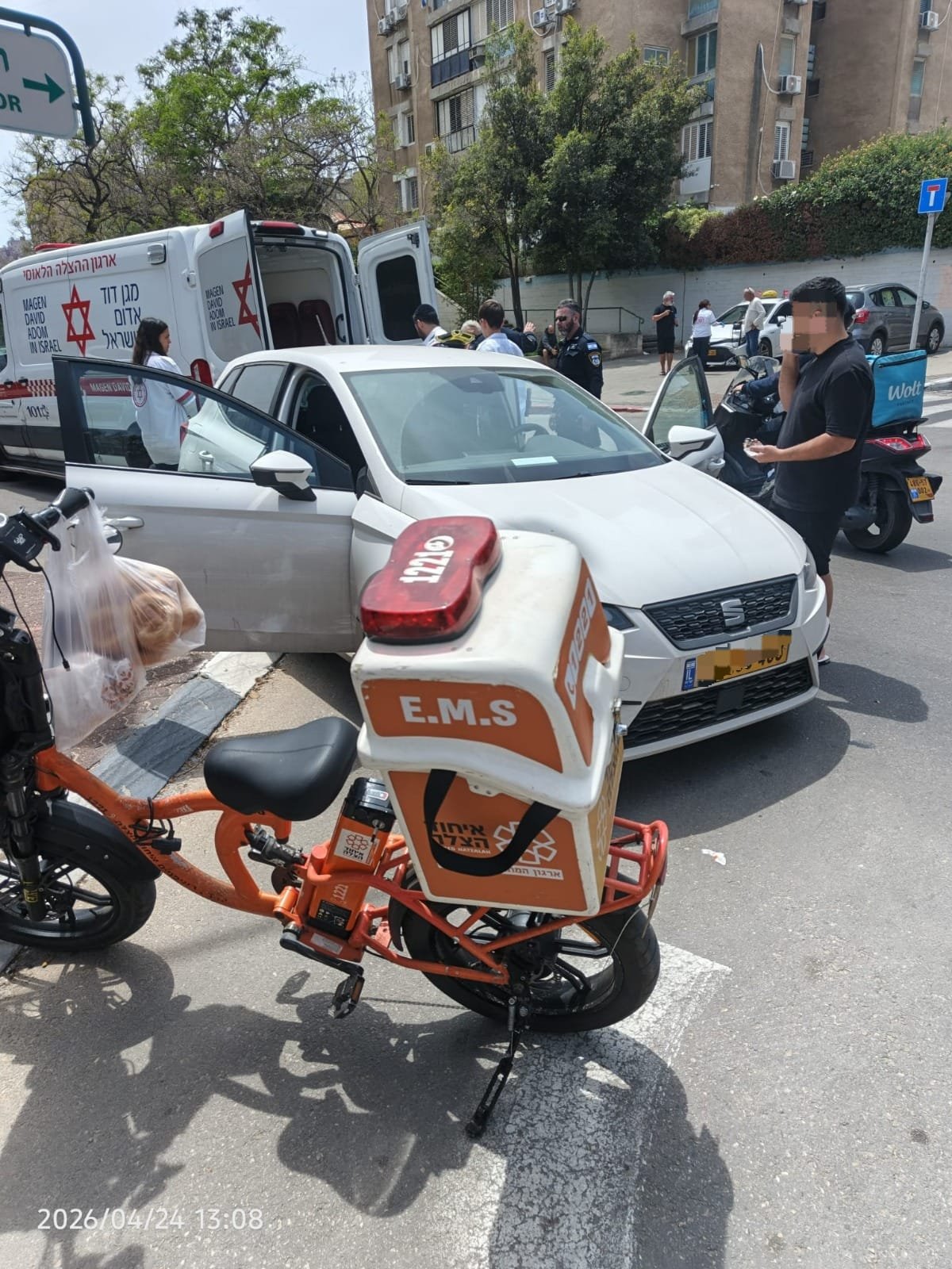 גבר ואישה נפצעו בתאונה בבת ים