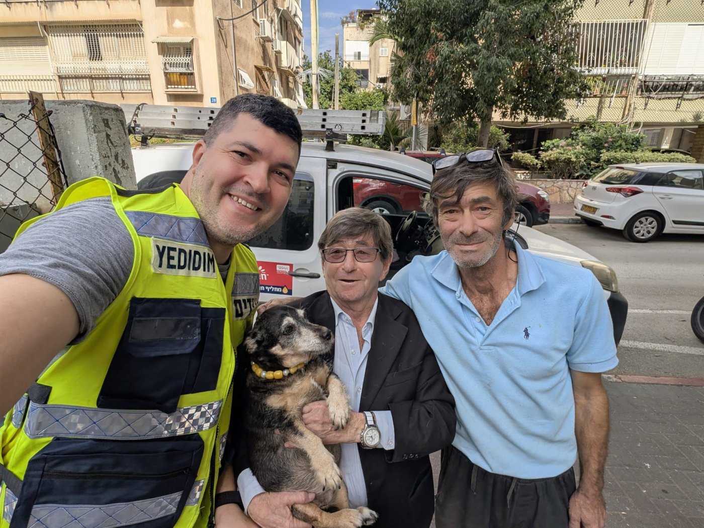 כלב ננעל ברכב בראשון לציון לעיני בעליו