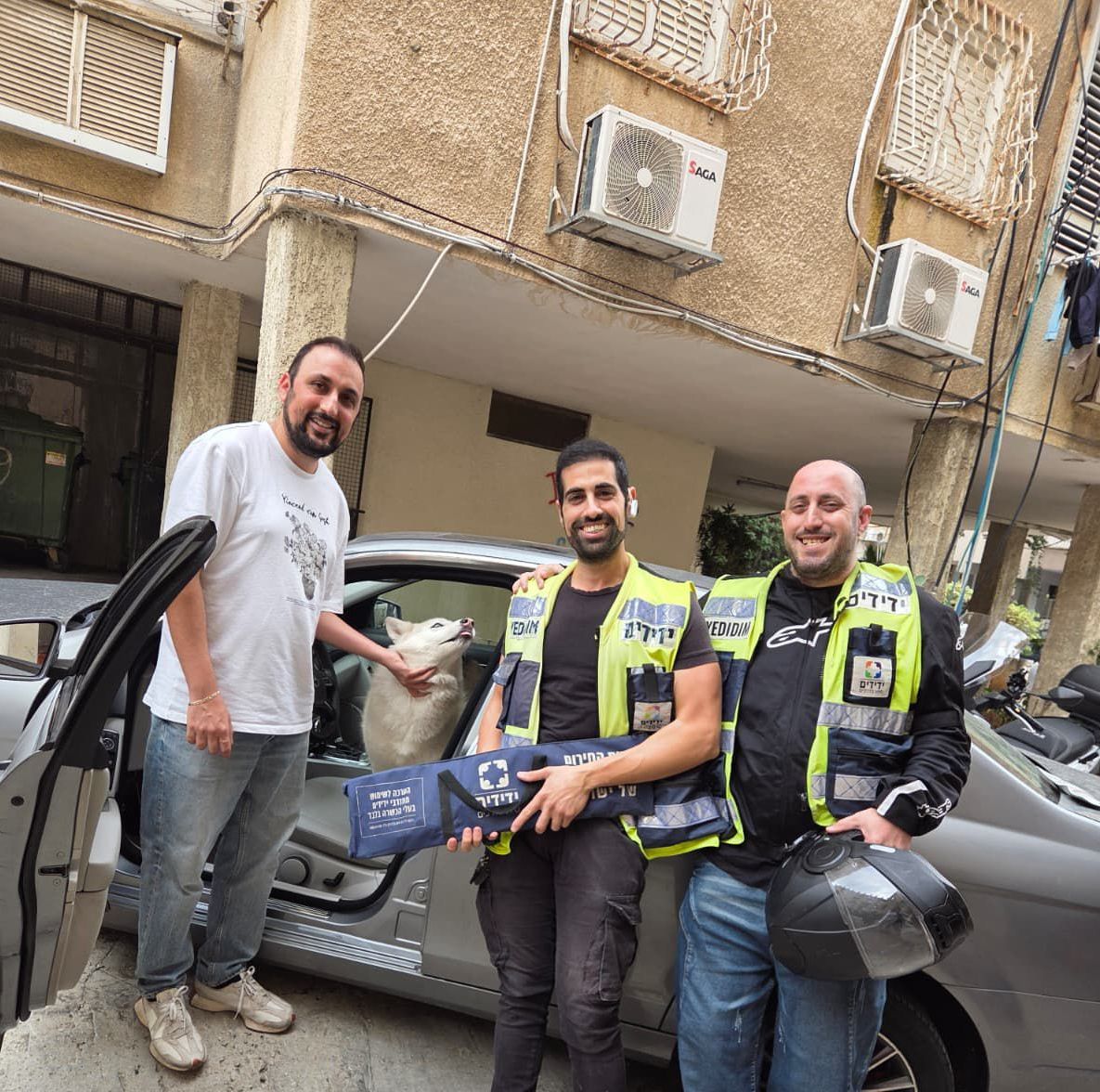 כלב ננעל ברכב בשכונת נאות רחל בחולון