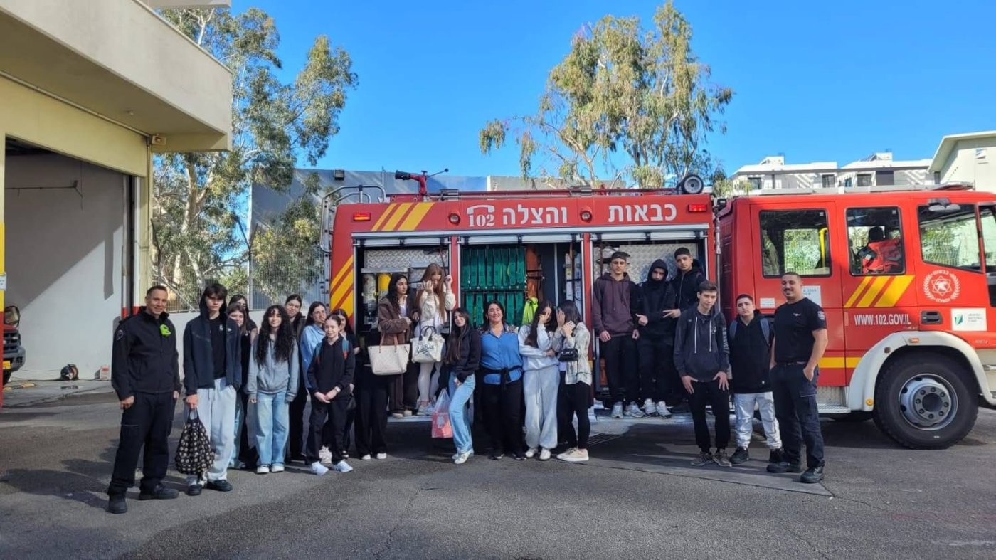 תלמידי בתי הספר בחולון ובת ים הגיעו להודות ללוחמי האש