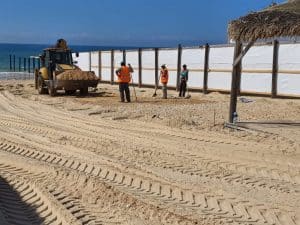 חול טרקטור חוף ים צילום דוברות עיריית ראשון לציון