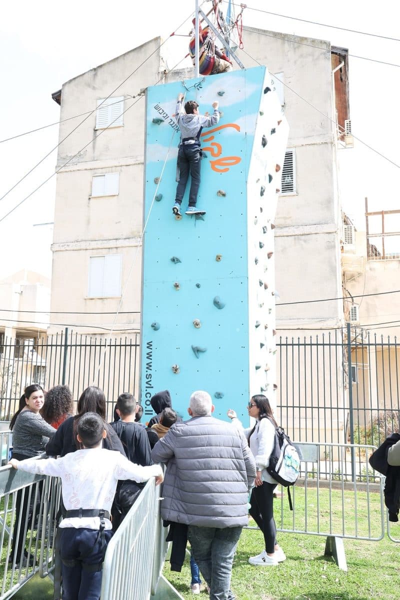 קיר הטיפוס - צילום ישראל סטודיו (1)
