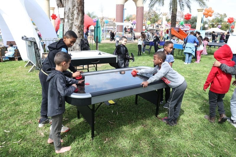 שולחנות משחק. צילום: ישראל סטודיו